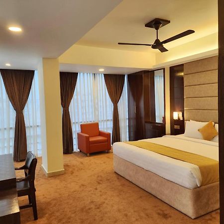White Park Hotel & Suites Chittagong Buitenkant foto