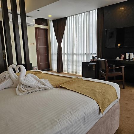 White Park Hotel & Suites Chittagong Buitenkant foto