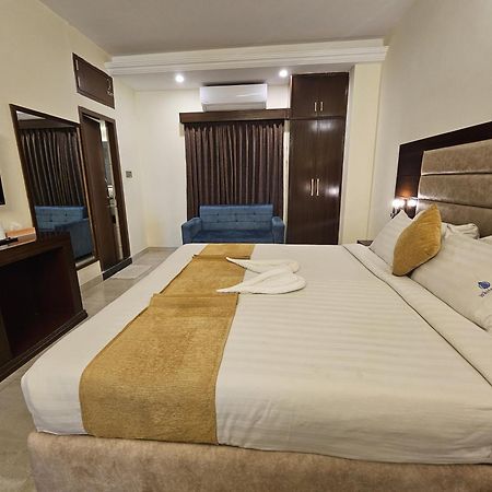 White Park Hotel & Suites Chittagong Buitenkant foto