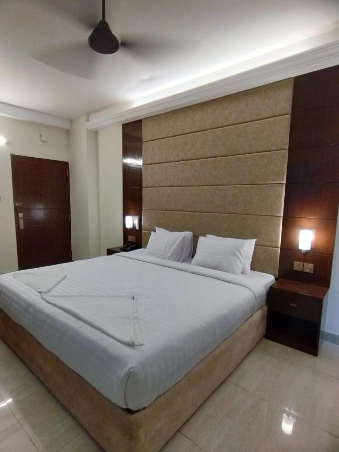 White Park Hotel & Suites Chittagong Buitenkant foto