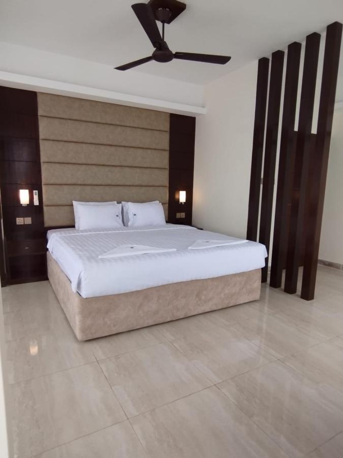 White Park Hotel & Suites Chittagong Buitenkant foto