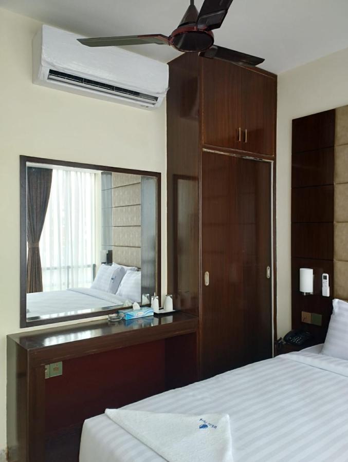 White Park Hotel & Suites Chittagong Buitenkant foto