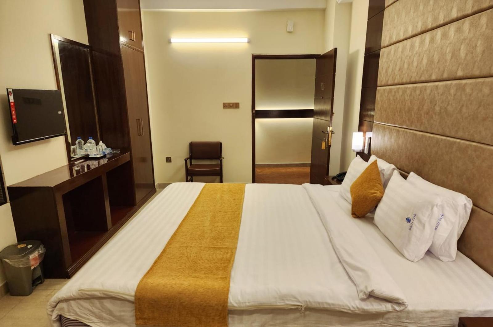 White Park Hotel & Suites Chittagong Buitenkant foto