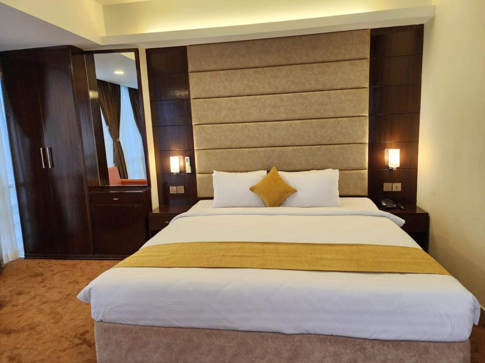 White Park Hotel & Suites Chittagong Buitenkant foto