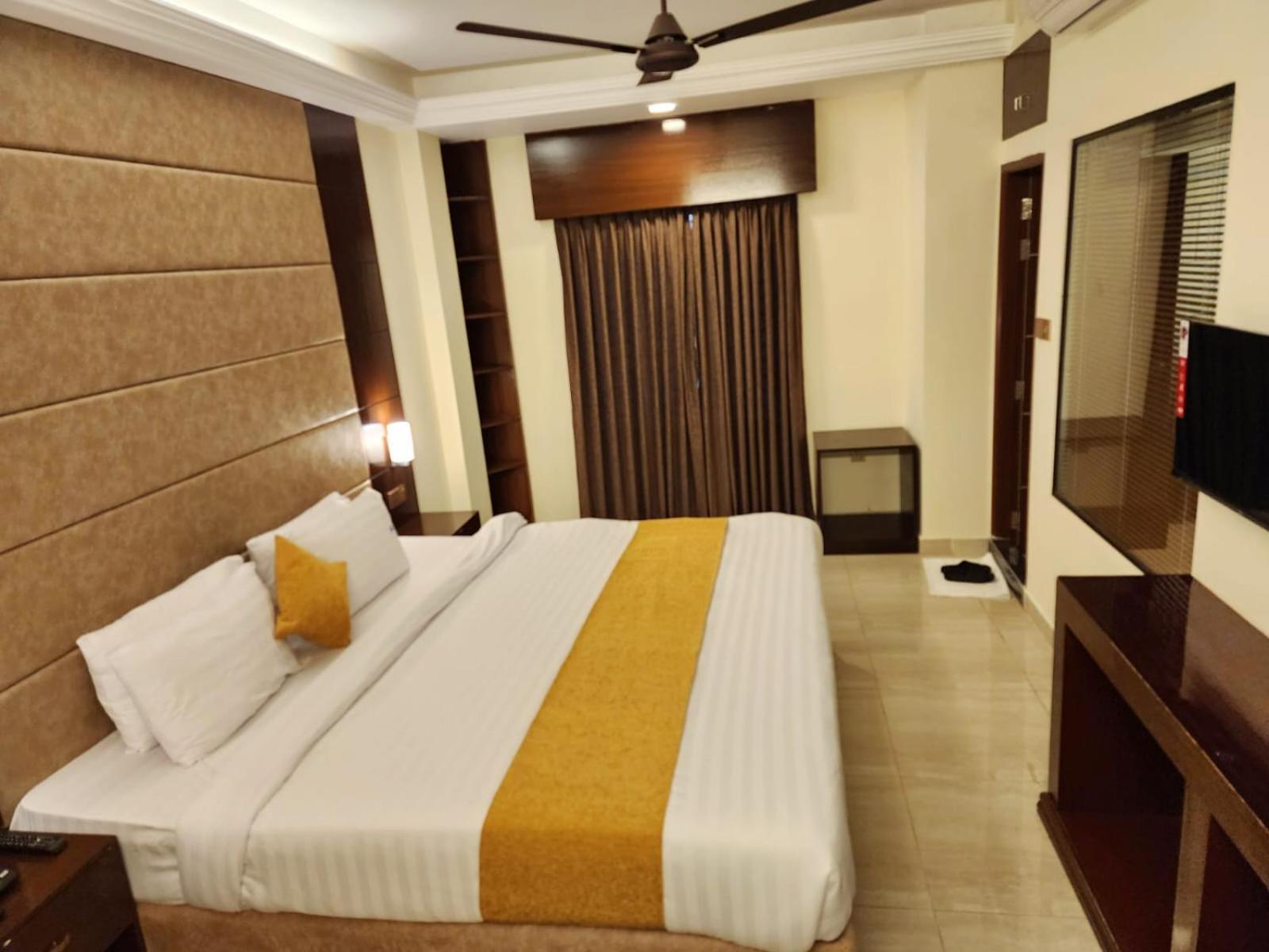 White Park Hotel & Suites Chittagong Buitenkant foto