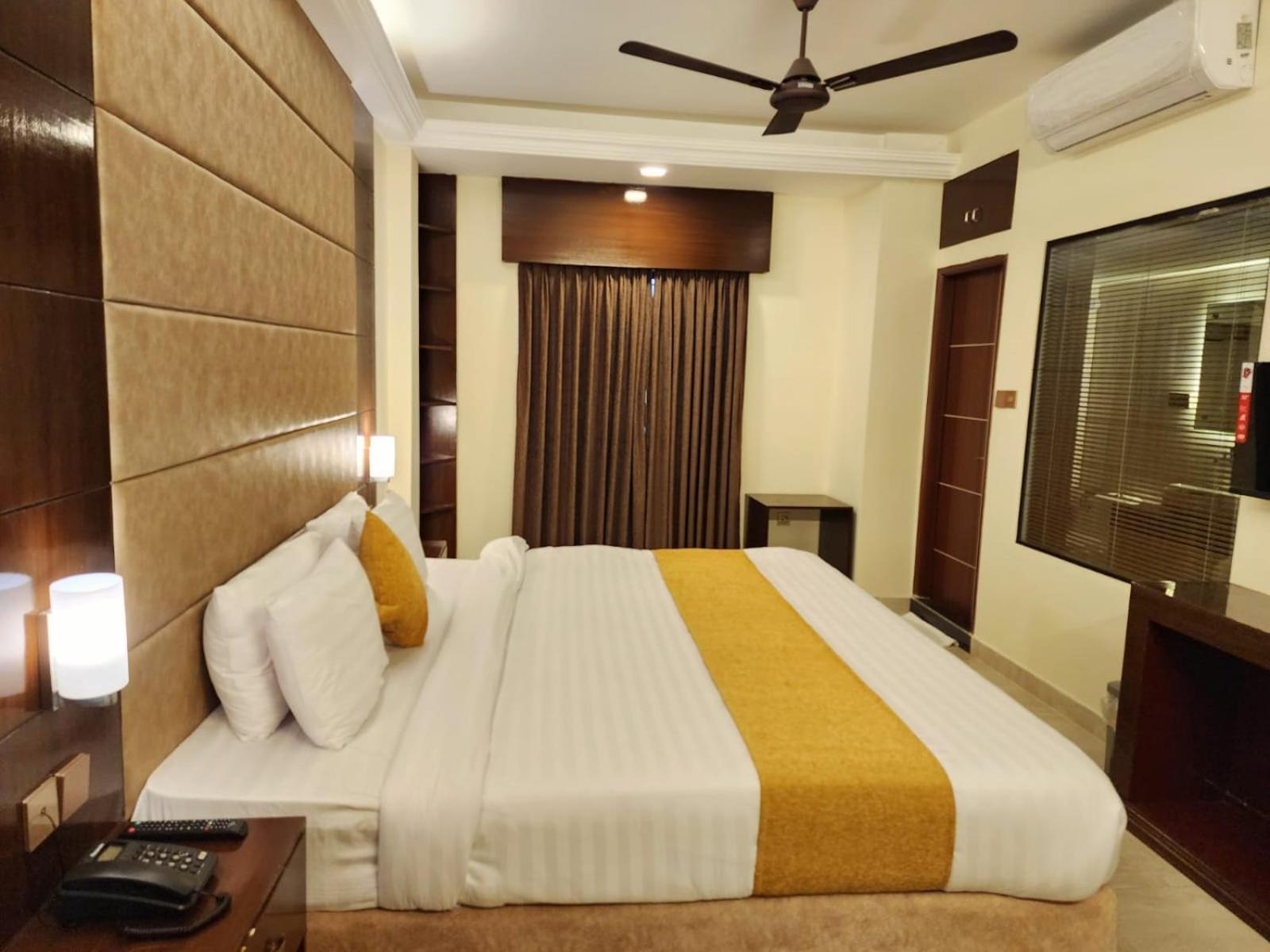 White Park Hotel & Suites Chittagong Buitenkant foto