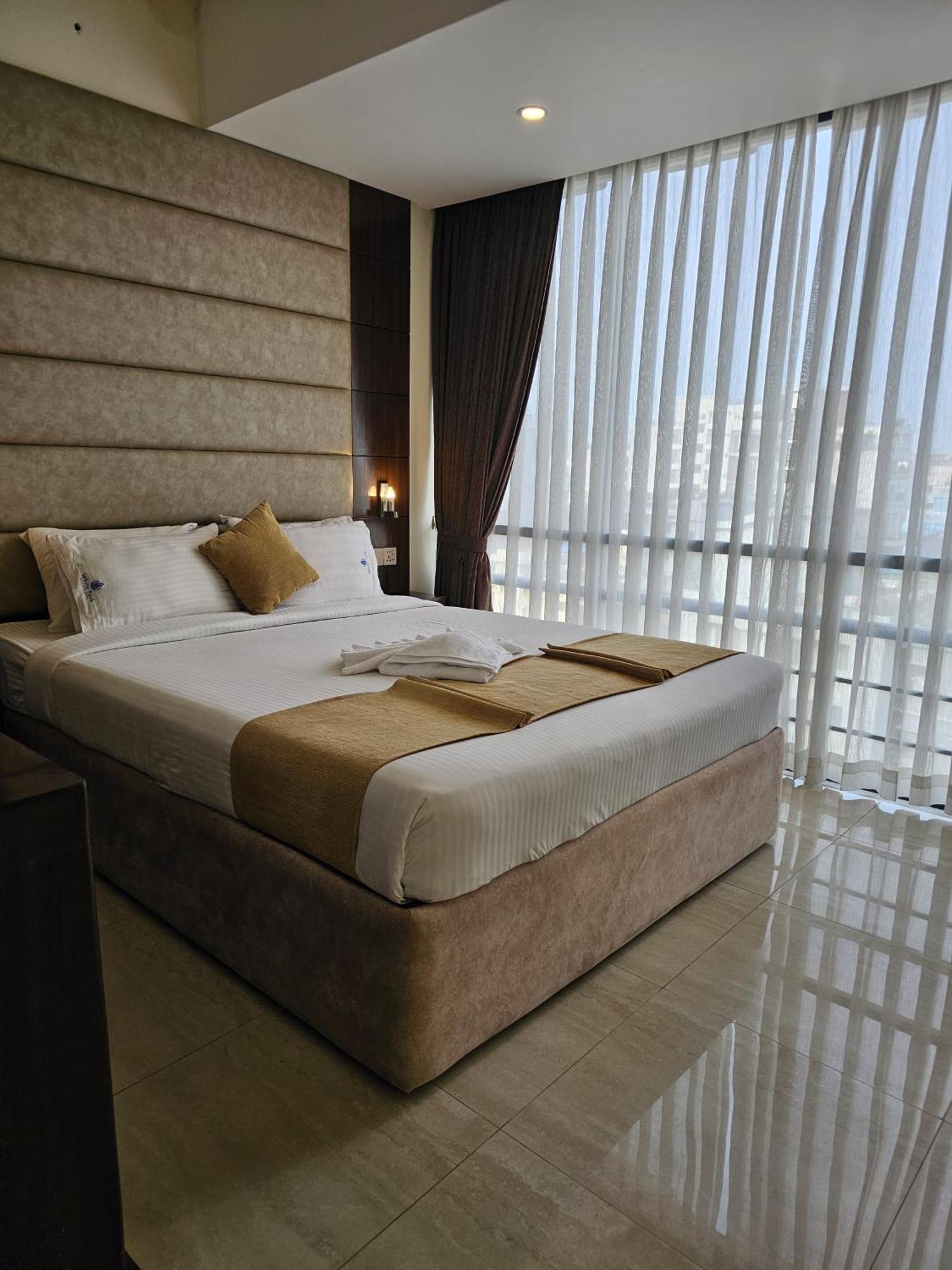 White Park Hotel & Suites Chittagong Buitenkant foto