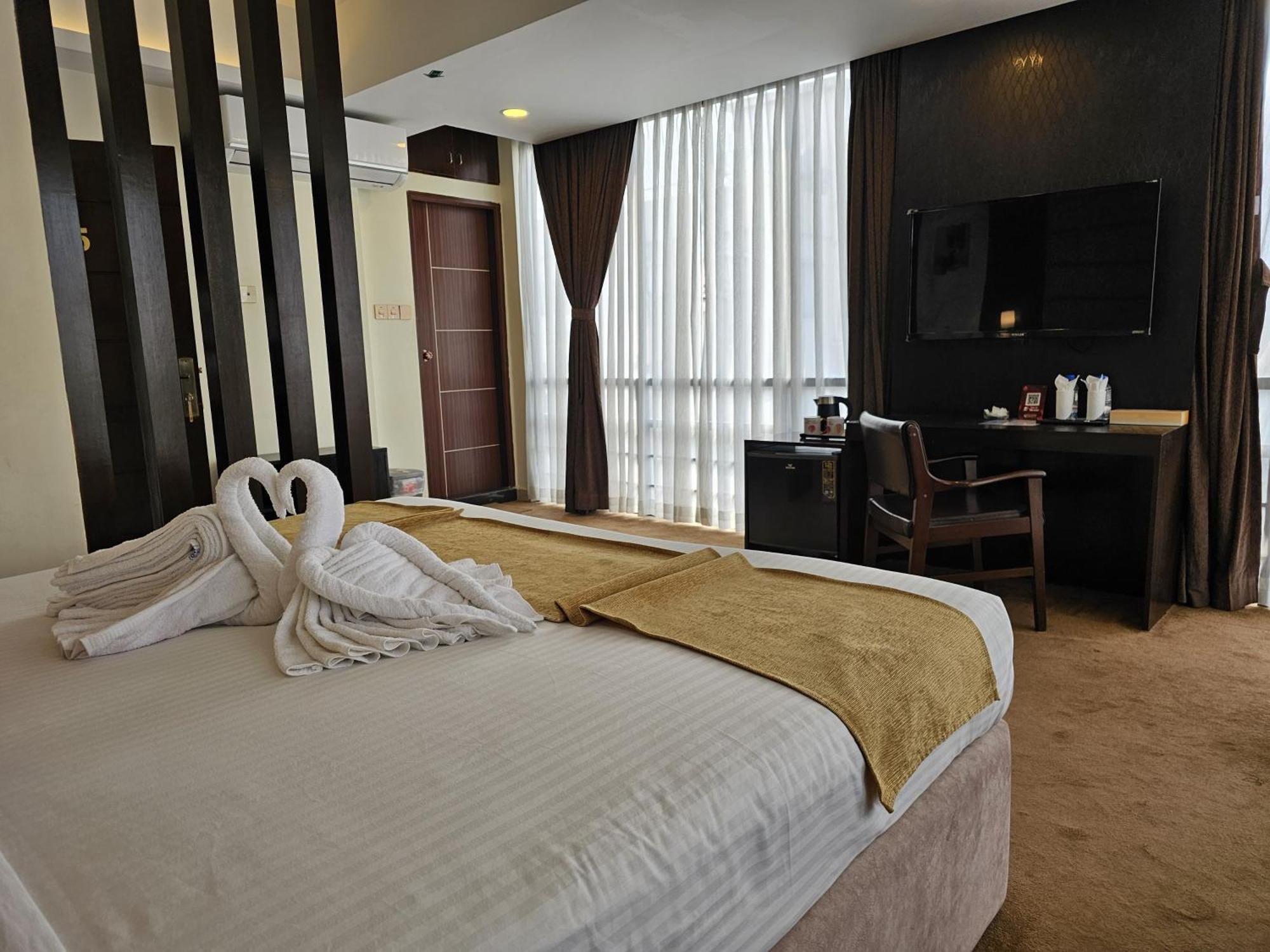 White Park Hotel & Suites Chittagong Buitenkant foto