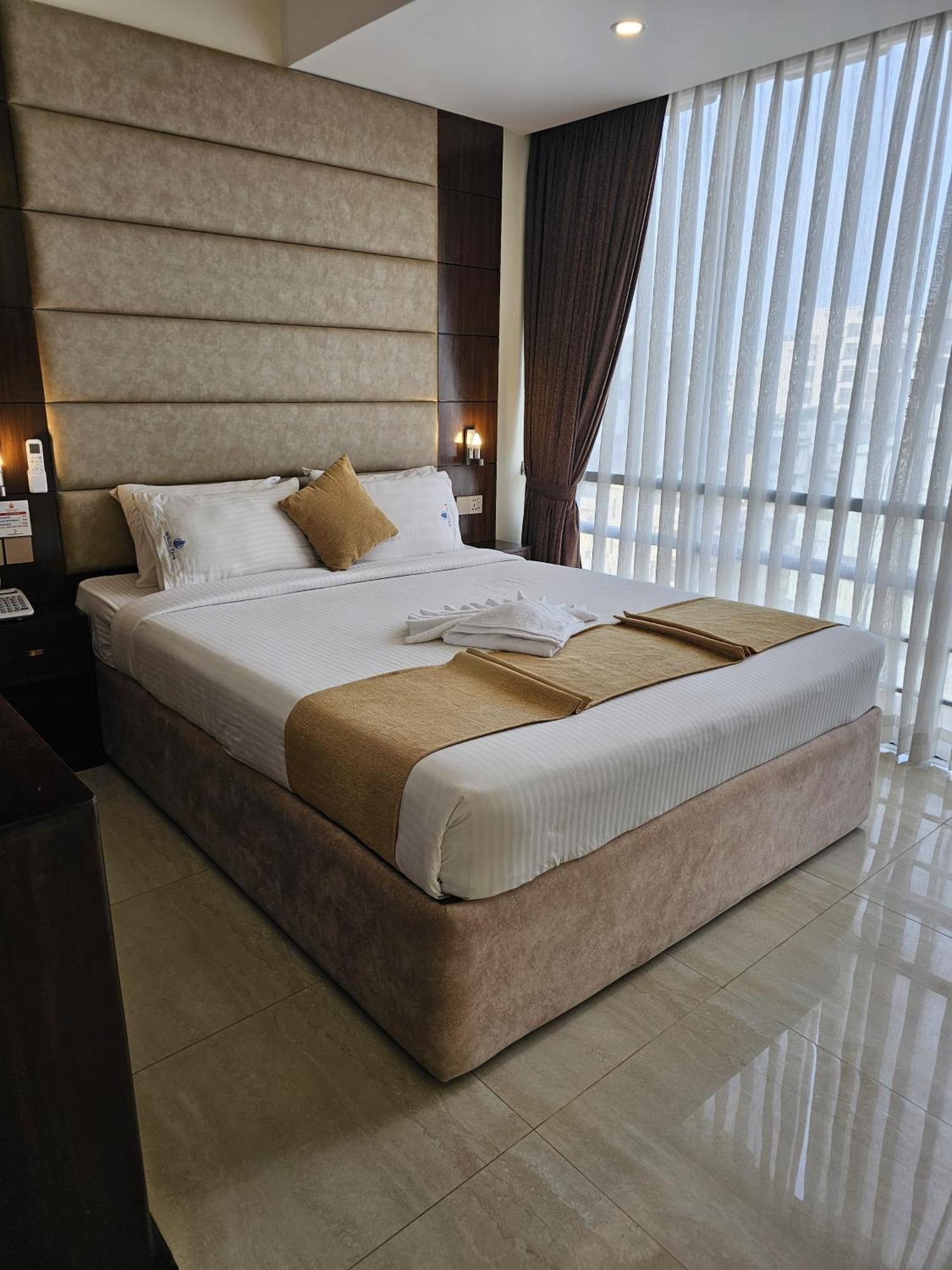 White Park Hotel & Suites Chittagong Buitenkant foto